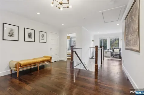 22 Oakwood Road Allendale NJ 07401