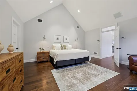 22 Oakwood Road Allendale NJ 07401