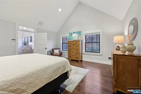 22 Oakwood Road Allendale NJ 07401