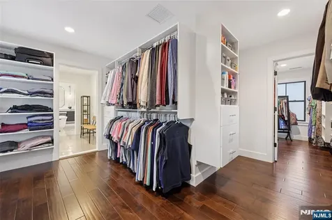 22 Oakwood Road Allendale NJ 07401