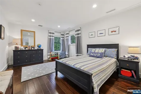 22 Oakwood Road Allendale NJ 07401