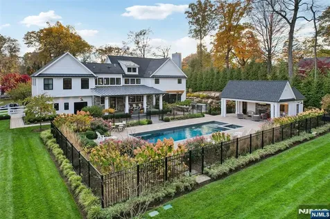 22 Oakwood Road Allendale NJ 07401