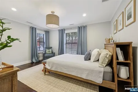 22 Oakwood Road Allendale NJ 07401
