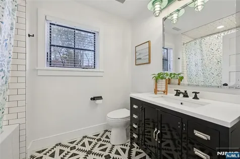 22 Oakwood Road Allendale NJ 07401