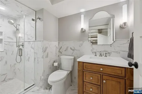22 Oakwood Road Allendale NJ 07401
