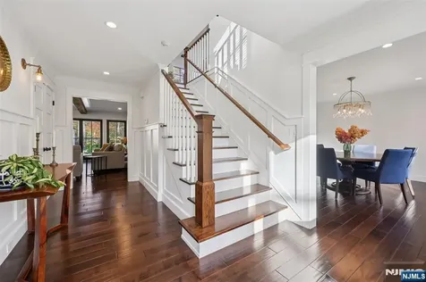 22 Oakwood Road Allendale NJ 07401
