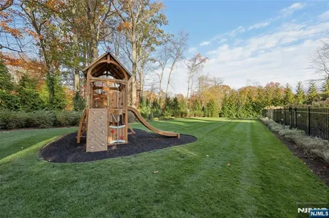 22 Oakwood Road Allendale NJ 07401
