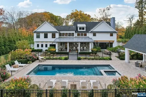 22 Oakwood Road Allendale NJ 07401