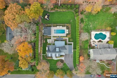 22 Oakwood Road Allendale NJ 07401