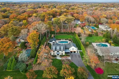 22 Oakwood Road Allendale NJ 07401