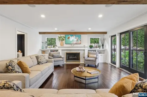 22 Oakwood Road Allendale NJ 07401