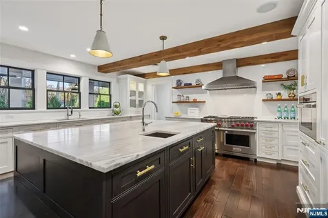 22 Oakwood Road Allendale NJ 07401