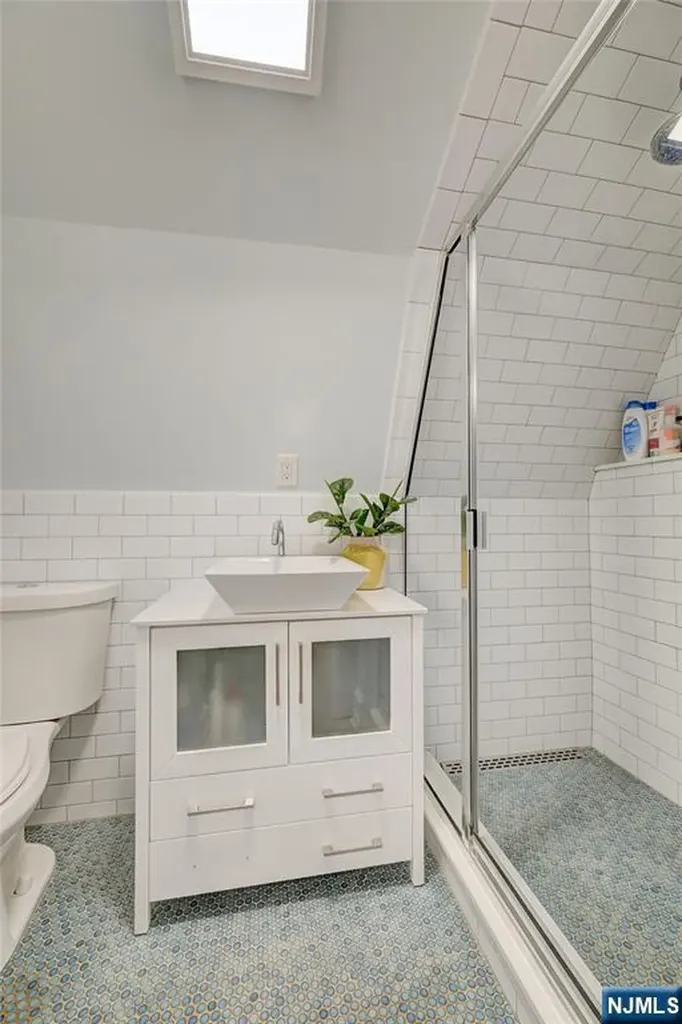 43 Llewellyn Avenue Bloomfield NJ 07003