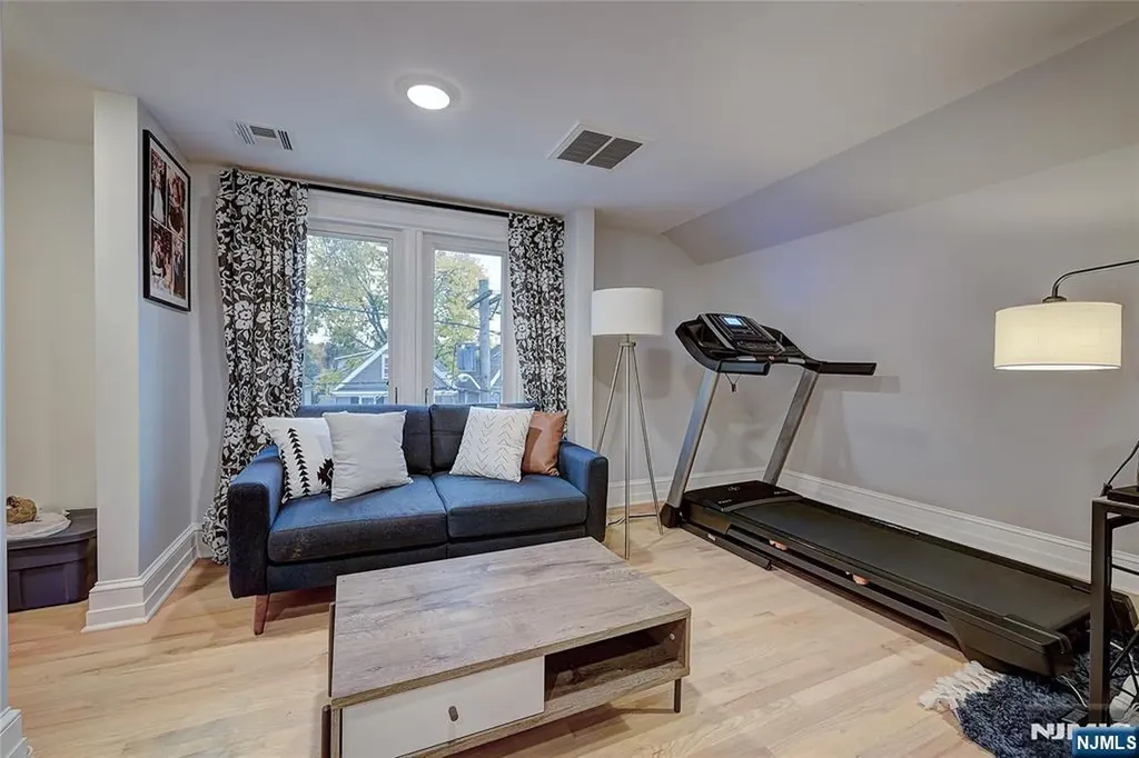 43 Llewellyn Avenue Bloomfield NJ 07003