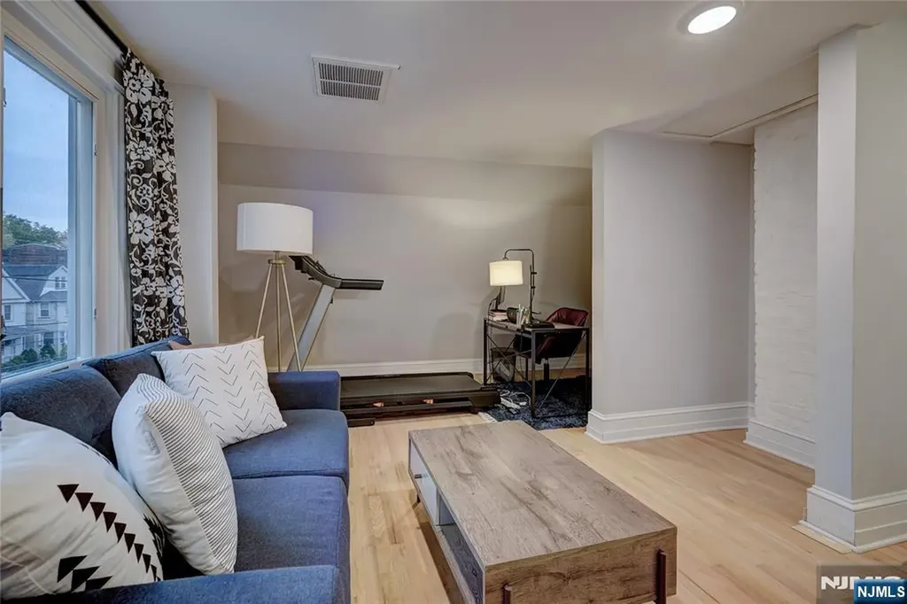 43 Llewellyn Avenue Bloomfield NJ 07003