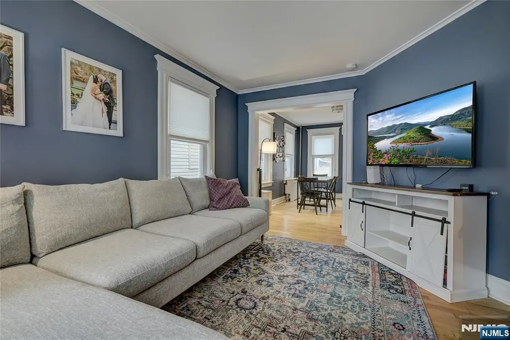 43 Llewellyn Avenue Bloomfield NJ 07003