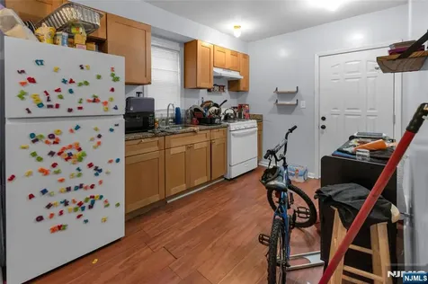 399 8th Street Newark NJ 07103