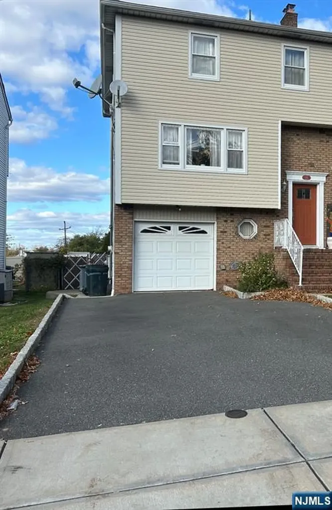 17A Garden Drive Elmwood Park NJ 07407