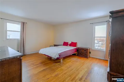 17A Garden Drive Elmwood Park NJ 07407
