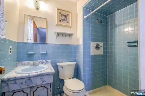 17A Garden Drive Elmwood Park NJ 07407