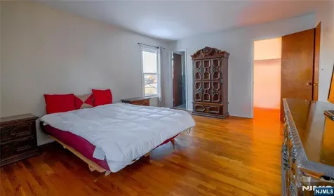 17A Garden Drive Elmwood Park NJ 07407