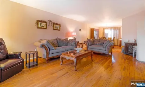 17A Garden Drive Elmwood Park NJ 07407