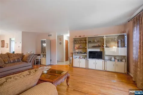 17A Garden Drive Elmwood Park NJ 07407