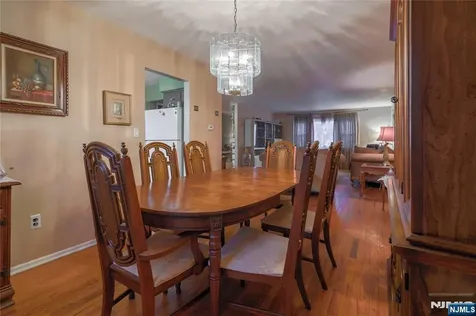 17A Garden Drive Elmwood Park NJ 07407