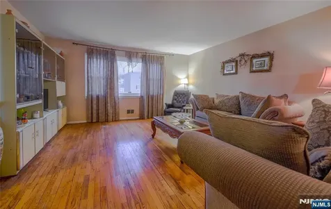 17A Garden Drive Elmwood Park NJ 07407