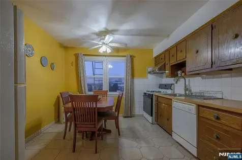 17A Garden Drive Elmwood Park NJ 07407