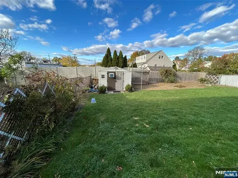 17A Garden Drive Elmwood Park NJ 07407