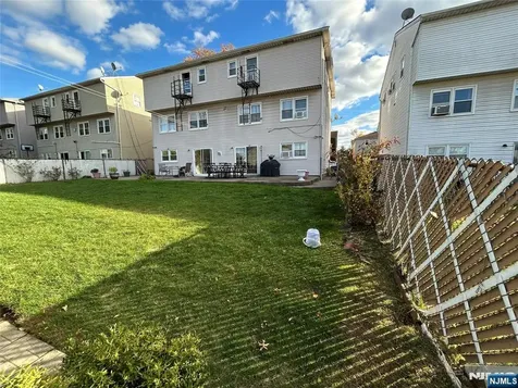 17A Garden Drive Elmwood Park NJ 07407
