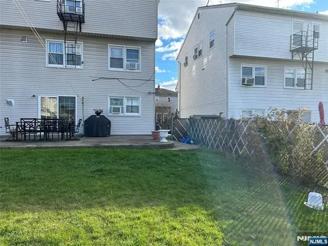 17A Garden Drive Elmwood Park NJ 07407
