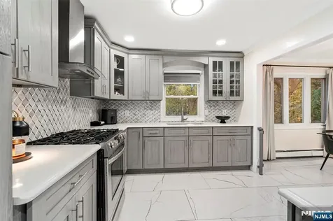 88 Hinchman Avenue Wayne NJ 07470