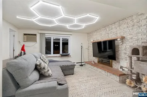 88 Hinchman Avenue Wayne NJ 07470