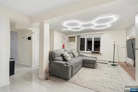 88 Hinchman Avenue Wayne NJ 07470