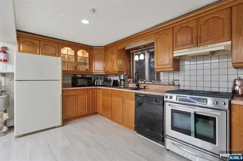 88 Hinchman Avenue Wayne NJ 07470