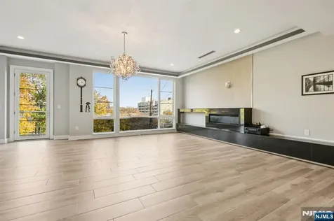 26 Hudson Terrace Edgewater NJ 07020