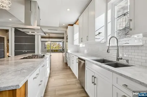26 Hudson Terrace Edgewater NJ 07020