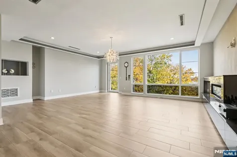 26 Hudson Terrace Edgewater NJ 07020