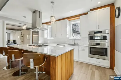 26 Hudson Terrace Edgewater NJ 07020