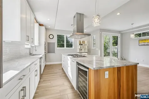 26 Hudson Terrace Edgewater NJ 07020