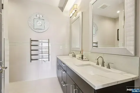26 Hudson Terrace Edgewater NJ 07020