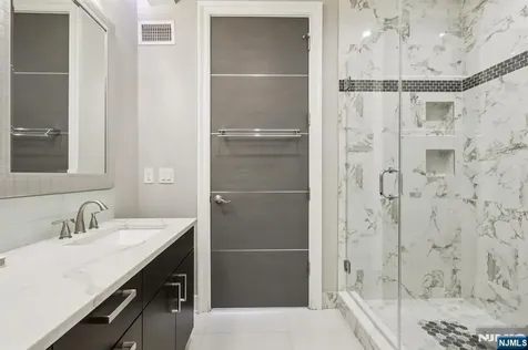 26 Hudson Terrace Edgewater NJ 07020