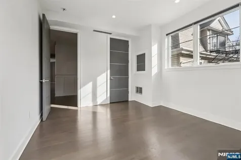 26 Hudson Terrace Edgewater NJ 07020