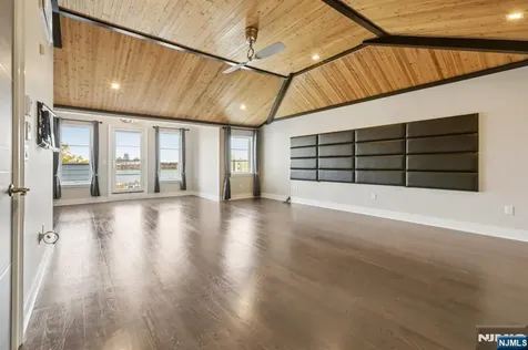 26 Hudson Terrace Edgewater NJ 07020