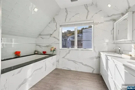 26 Hudson Terrace Edgewater NJ 07020