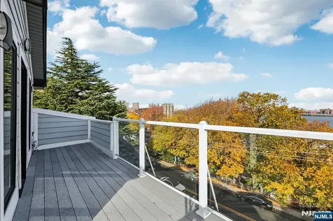 26 Hudson Terrace Edgewater NJ 07020