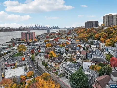 26 Hudson Terrace Edgewater NJ 07020