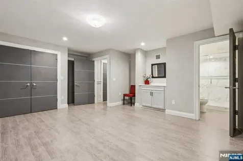 26 Hudson Terrace Edgewater NJ 07020